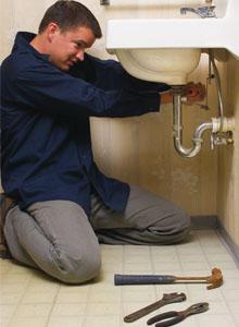 Plumber in Santee CA tightens sink drain